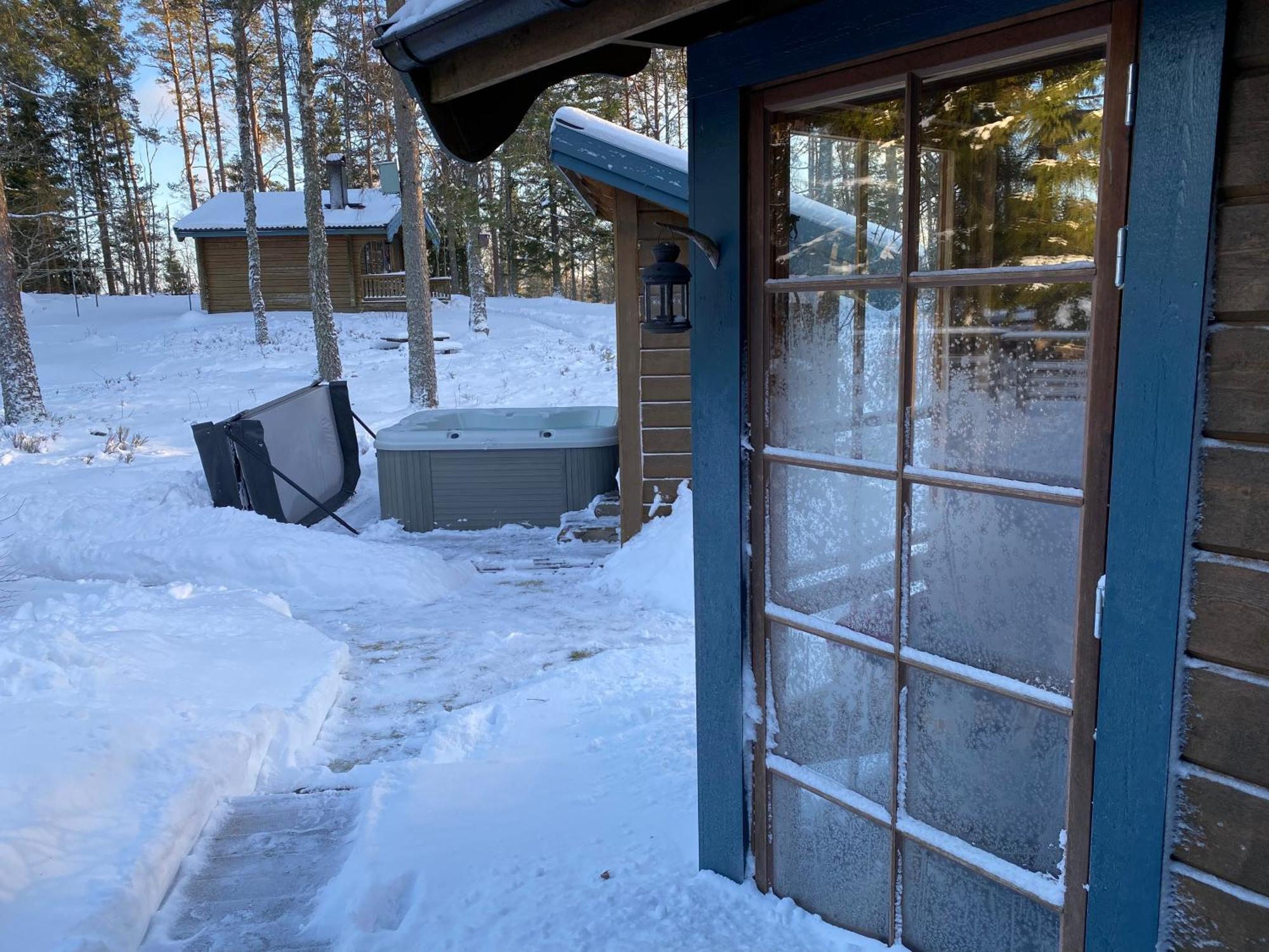 Timrad Stuga I Kanten Av Skogen Med Spa Moejlighet Mullsjo Exterior photo